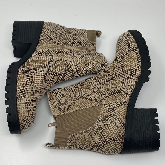 Bella Vita Womens Size 10 M Connery Boots Natural Snake Stretch Fabric Side Zip - Picture 6 of 12